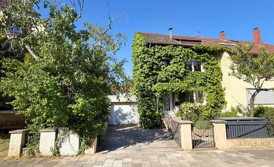 Charmante Doppelhaushälfte mit großem Garten in Neustadt-Kernstadt VB
