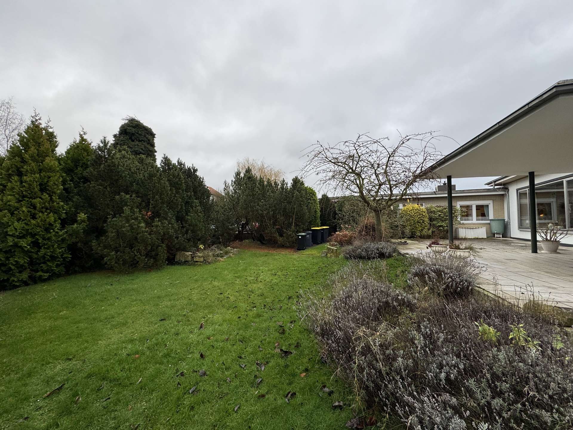 Ihr neues IMMOBILIEN QUARTIER: Imposanter Bungalow mit viel Potenzial in Bad Nenndorf, Schaumburg Kreis – Bild 2