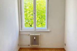 Aufzug und Balkon mit Blick auf den Maikäferplatz nahe Bayerischer Platz – Apostel-Paulus-Straße 16, 10825 Schöneberg, Berlin – Vorschaubild 12