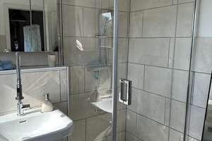 Einzimmerwohnung im Dachgeschoss, EBK, Fußbodenheizung im Duschbad – Bäderstraße 34, 23743 Grömitz – Vorschaubild 6