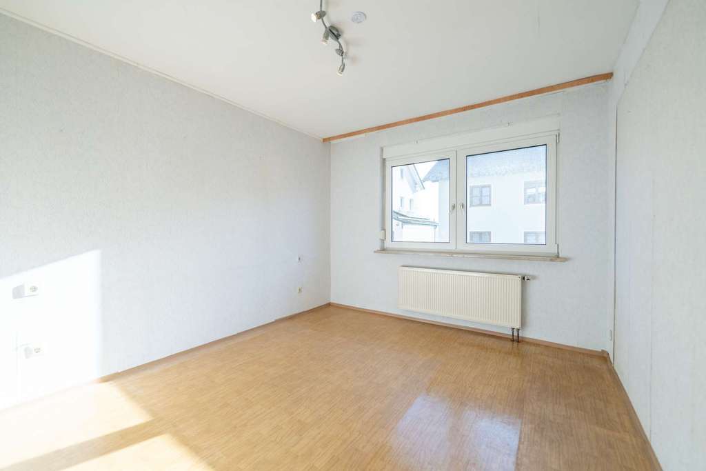 Immobilie in Sonnefeld - Großes Wohnhaus in ruhiger Lage von Sonnefeld! - Bild 3