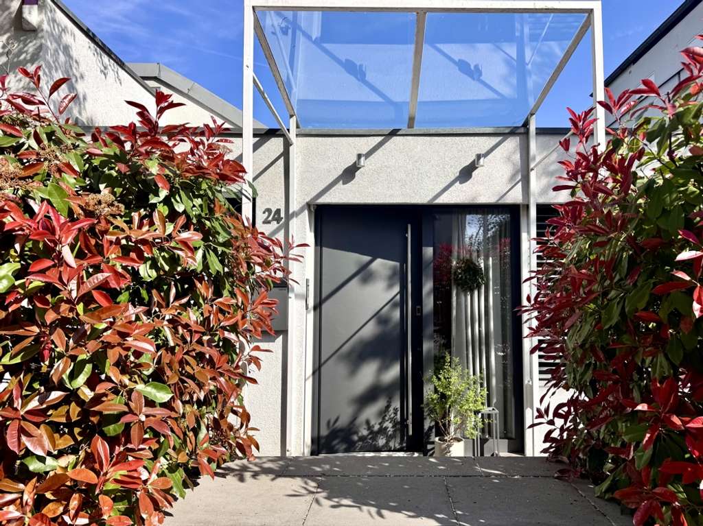 Hollenders Immobilien: Stilvoller Architekten-Bungalow in exklusiver Lage von Köln-Junkersdorf