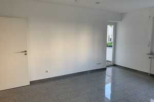 Frisch renovierte 3-Zimmer Wohnung mit Balkon, nahe FH und Köln Arcaden – Feldbergstraße 12, 51105 Köln – Vorschaubild 1