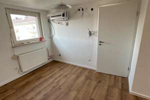 Frisch sanierte 4,5 - Zimmer Maisonette Wohnung in 2-Familienhaus in zentraler Lage mit EBK – 55246 Mainz-Kostheim, Wiesbaden – Vorschaubild 7
