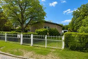 Unterkellerter Bungalow auf teilbarem Grundstück – Die vollständige Adresse der Immobilie erhältst du vom Anbieter., 12685 Marzahn, Berlin – Vorschaubild 1