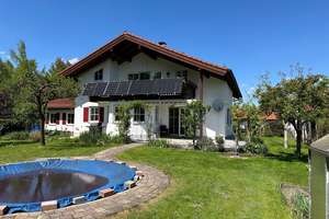 Von Privat: Modernisiertes Zweifamilienhaus mit traumhaftem Garten, Pool und Doppelgarage – Die vollständige Adresse der Immobilie erhältst du vom Anbieter., 83064 Raubling – Vorschaubild 1