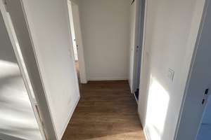 Frisch renovierte 2 Zimmer-Wohnung mit Balkon und modernisiertem Tageslichtbad mit Wanne – Mozartstr. 11, 23556 Sankt Lorenz Nord, Lübeck – Vorschaubild 3