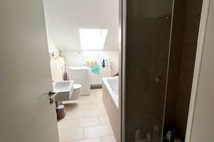 Gut geschnittene 5-Zimmer-Dachgeschosswohnung mitten im Herzen von Wiesbaden! – Kirchgasse 19, 65185 Mitte, Wiesbaden – Vorschaubild 3