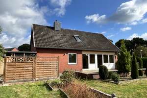 Charmantes Einfamilienhaus in beliebter Wohngegend – Die vollständige Adresse der Immobilie erhältst du vom Anbieter., 26316 Varel – Vorschaubild 3