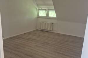 Dachgeschoss im ruhigen Haus in zentraler Lage – Solinger Straße 3, 47166 Alt-Hamborn, Duisburg – Vorschaubild 4