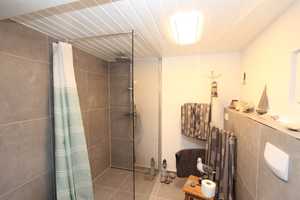 Charmantes und modernisiertes Reetdachhaus/EFH mit PV-Anlage und Garage in Ortsrandlage – Nordfriesland (Kreis) – Vorschaubild 27