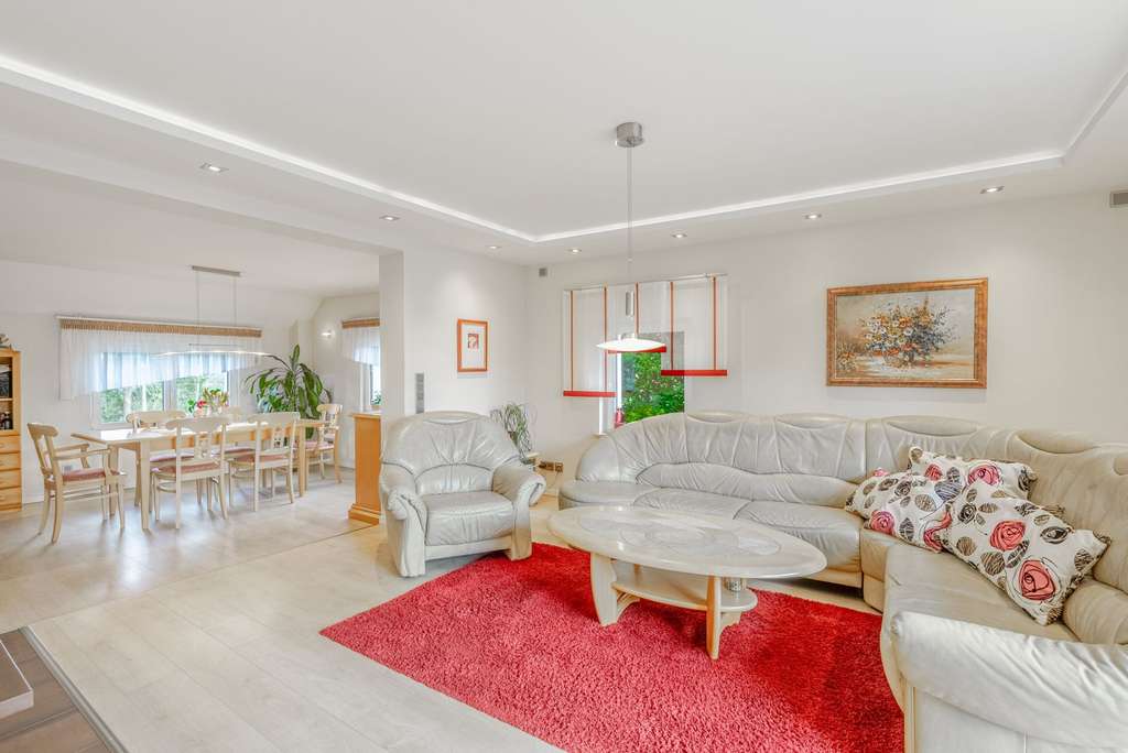 Immobilie in Stolpen - Ihr exklusives Einfamilienhaus mit traumhaftem Blick über Langenwolmsdorf bei Stolpen - Bild 2