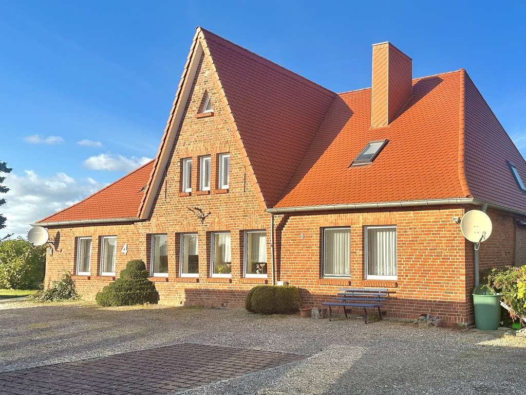 Immobilie in Kalkhorst - Historische Haushälfte mit zwei Wohneinheiten
"Ruhe, Natur und viel Raum zum leben" - Bild 0