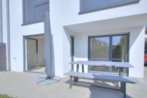 LICHTDURCHFLUTETE MODERNE DOPPELHAUSHÄLFTE MIT 5,5 ZI., SONNENTERRASSE UND CARPORT (KFW 55) – Die vollständige Adresse der Immobilie erhältst du vom Anbieter., 74232 Abstatt – Vorschaubild 3