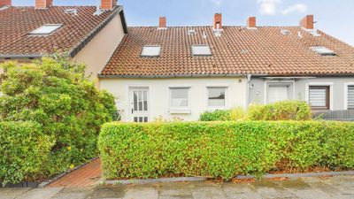Charmantes Zuhause mit Charakter – Reihenmittelhaus mit Garten, Terrasse & Garage in Achim