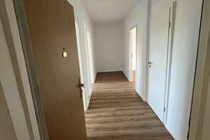 Sanierte 3-Zimmer-Wohnung mit Balkon, Einbauküche, Waschmaschine – 39128 Neustädter Feld, Magdeburg – Vorschaubild 2