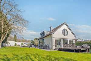 Exklusives Einfamilienhaus mit Pool und großzügigem Garten – Köln – Vorschaubild 1
