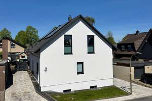 Neubau Zweifamilienhaus (2023) mit Garten, Wärmepumpe, PV & Ausbaureserve in Hamm