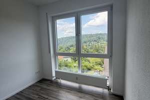  Helle 3,5 Zimmer-Wohnung - 105 m² Wohnfläche, Südbalkon, Würmtal-Blick, Hobbyraum –Pforzheim-Würm – Adolf-Sautter-Straße 30, 75181 Würm, Pforzheim – Vorschaubild 3