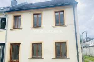 ***Stadthaus mit Potenzial wartet auf Fertigstellung!*** – Hof (Kreis) – Vorschaubild 1