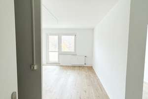 Paare aufgepasst! Lichtdurchflutete 3-Zimmer-Wohnung mit Einbauküche und Balkon! – Wolgograder Allee 58, 9123 Hutholz, Chemnitz – Vorschaubild 10