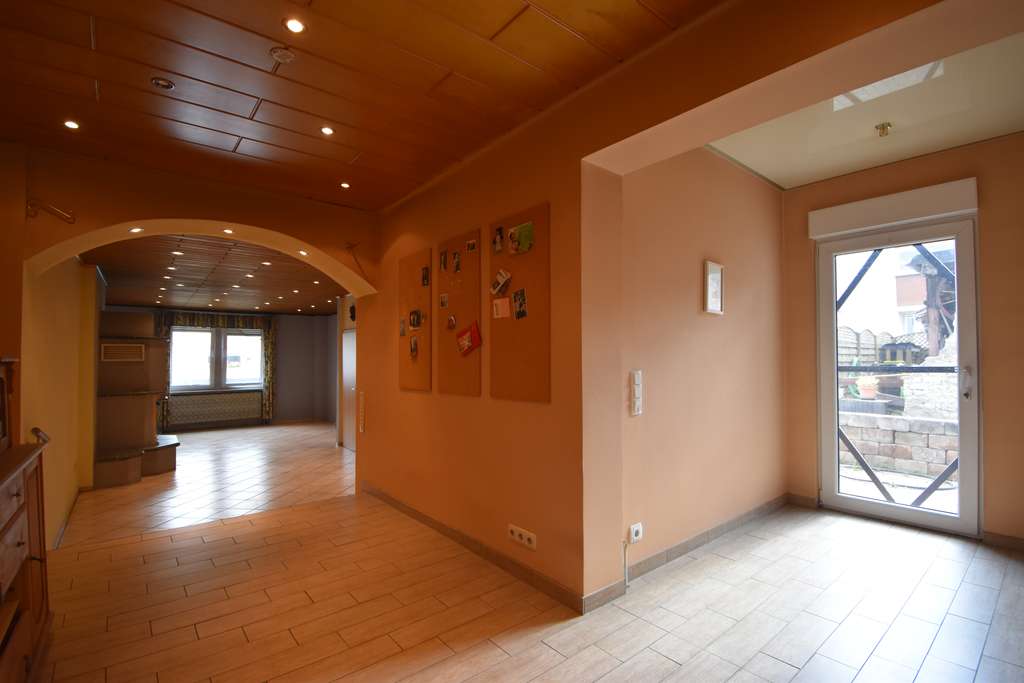 Immobilie in Kruft - Großes Raumangebot mit 2 sep. Wohneinheiten, erschwinglich, solide und teilsaniert, 205 m² Wohnfl. - Bild 4