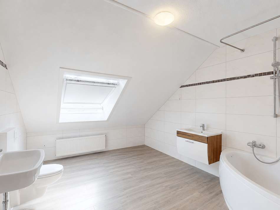 DG, Badezimmer (KI-generiert)