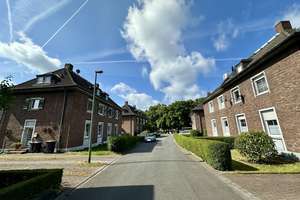 Ihr neues Zuhause in Duisburg-Rheinhausen!
Einfamilienhaus sucht neue Eigentümer – Die vollständige Adresse der Immobilie erhältst du vom Anbieter., 47228 Bergheim, Duisburg – Vorschaubild 42
