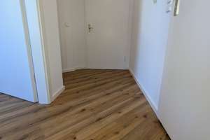 Stilvoll modernisiert: 1,5-Zimmer-Wohnung mit gehobener Ausstattung, Balkon & Fussbodenheizung – Grünauer Straße 56, 12524 Altglienicke, Berlin – Vorschaubild 10