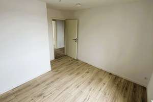 Charmante 2-Raum-Dachgeschosswohnung mit Einbauküche – frisch saniert! – Umfassungsstr. 80, 39124 Neue Neustadt, Magdeburg – Vorschaubild 3