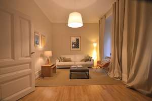 Schöne 4-Zimmer Altbauwohnung mit kleinem Garten und Terrasse. – 60316 Nordend-West, Frankfurt am Main – Vorschaubild 1