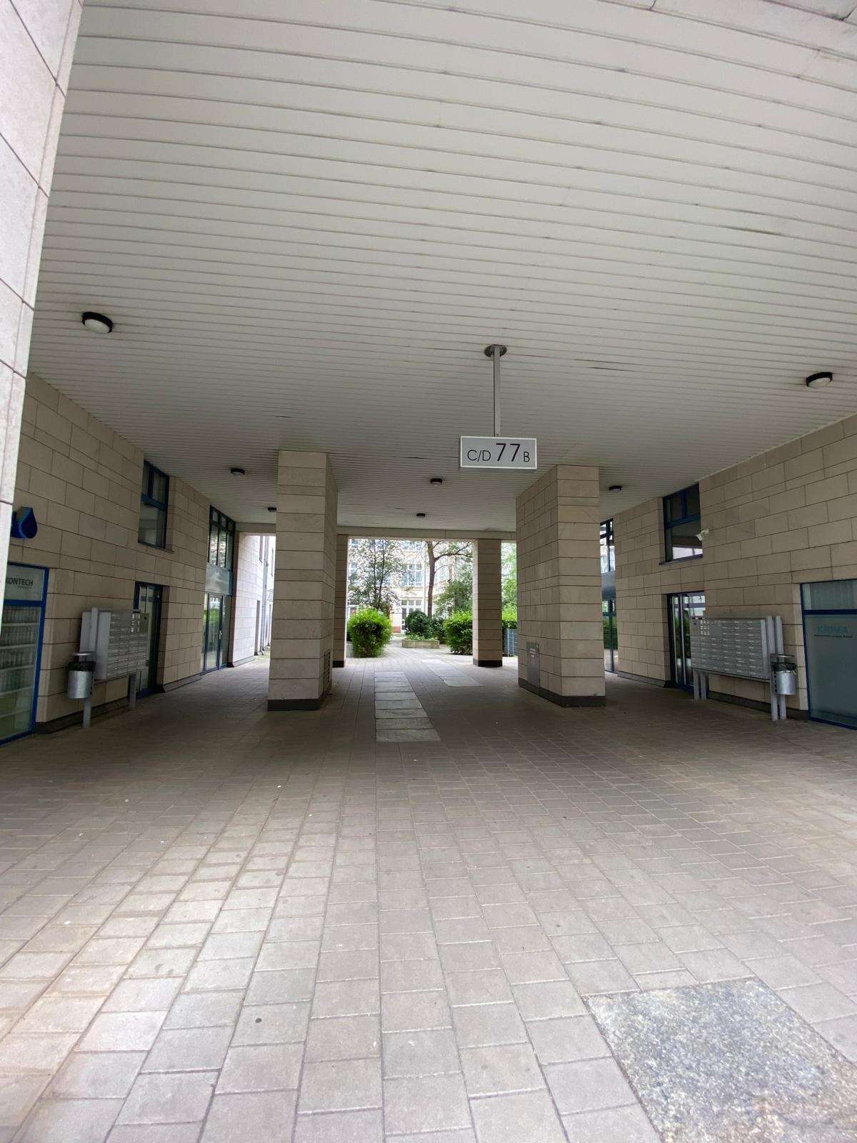 Bezugsfrei! 3 Zi.-Whg mit Aufzug, Balkon und 2 TG Stellplätzen zu verkaufen, Berlin – Bild 4