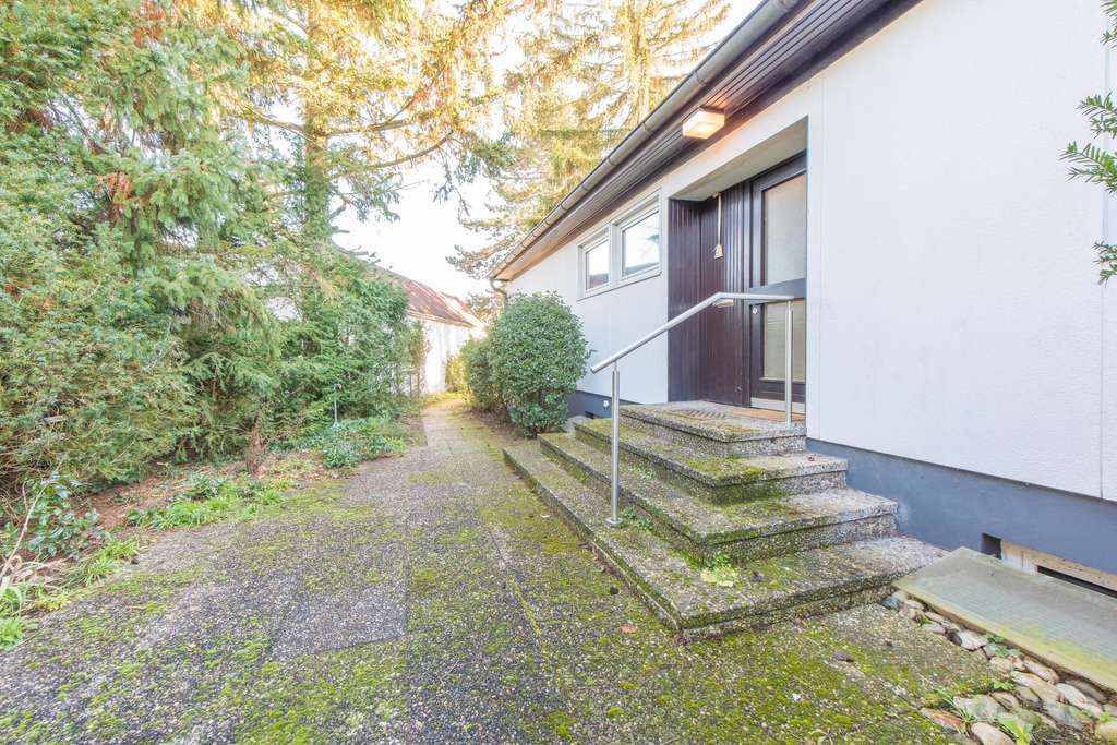 Immobilie in Bickenbach - Einfamilienhaus mit vielen großen Zimmern, schönes Südgrundstück und super großer Keller - Bild 4