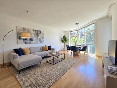 Lichtdurchflutete 3-Zimmer-Wohnung mit 2 Balkonen im Herzen Unterhachings!