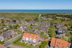 Inseltraum auf Langeoog: Hochwertiges Reihenendhaus mit sonnigem Garten