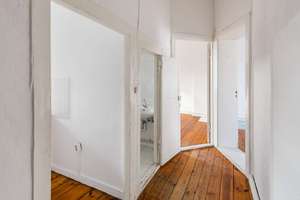 Altbauwohnung mit Balkon und viel Entwicklungspotenzial im beliebten Reuterkiez – Pflügerstraße 75, 12047 Neukölln (Ortsteil), Berlin – Vorschaubild 3