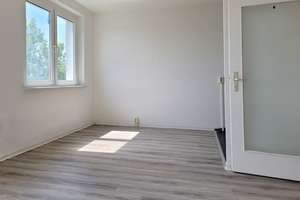 Modern & hell: Wohnung mit offener Wohnküche – Direkt einziehen in Halle/ Neustadt! "Neukundenbonus" – Richard-Paulick-Straße 7, 6124 Südliche Neustadt, Halle (Saale) – Vorschaubild 1