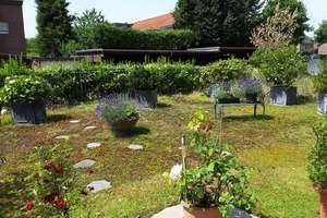 Smarter Wohnen!  Traumhafte, moderne 4-Zi.-Wohnung im EG mit fast 150 m² Garten und Terrasse!!!