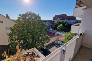 Lichtdurchflutete 3-Zimmer-Wohnung im 4. OG mit Balkon & Tiefgaragenstellplatz – Laubenweg, Fürth