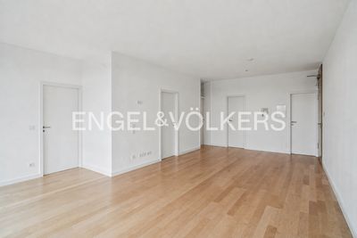 Exklusive Drei-Zimmer-Wohnung am Mainufer in Frankfurt-Sachsenhausen
