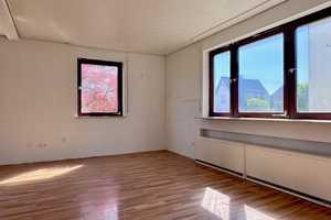 Gepflegtes Mehrfamilienhaus in ruhiger Lage mit großem Potenzial – Esslingen (Kreis) – Vorschaubild 3
