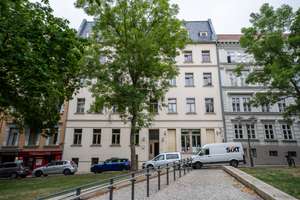 Leerstehende 3-Zimmer-Wohnung mit Balkon und großer Küche am Universitätsring – zu verkaufen!