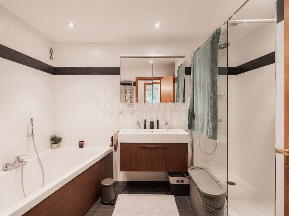 Bad mit Wanne & Dusche