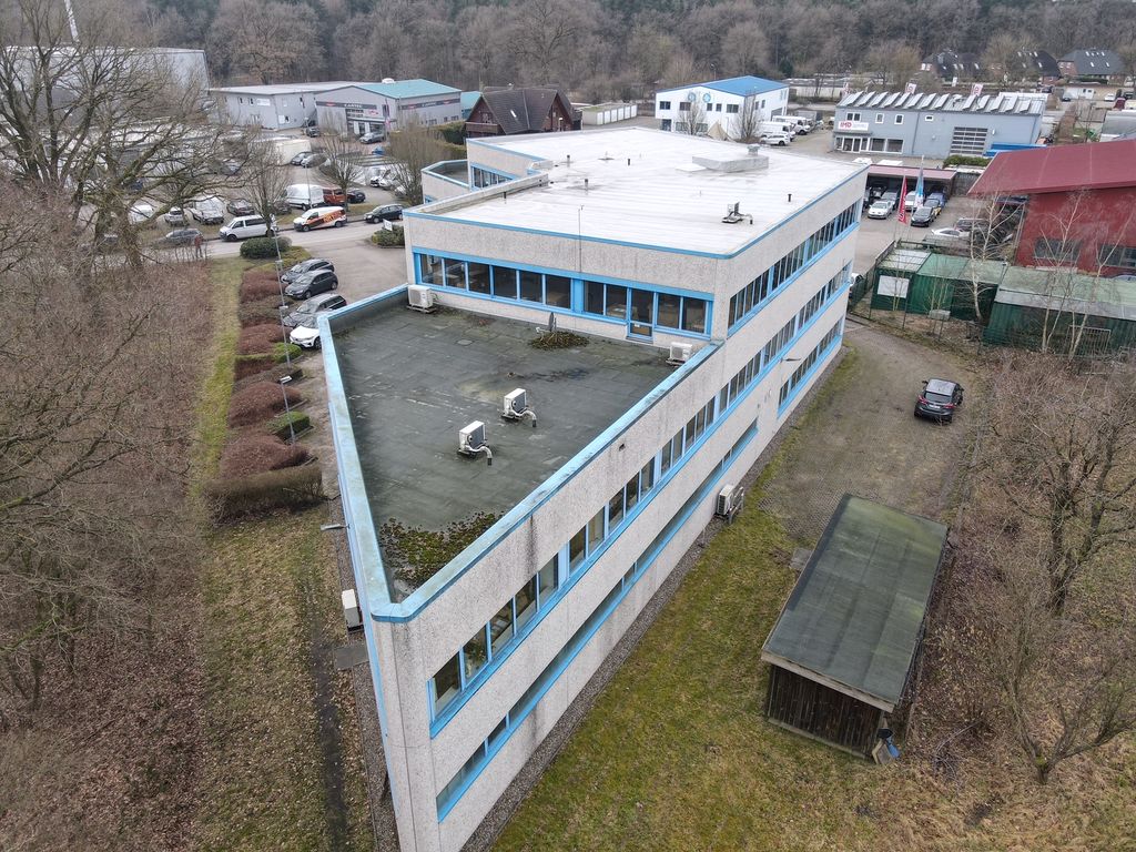 Gewerbeimmobilie mit Werkstatt und Lagerflächen
