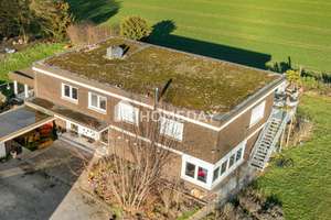 Großzügiges Einfamilienhaus mit Indoor-Pool, Einliegerwohnung und parkähnlichem Grundstück