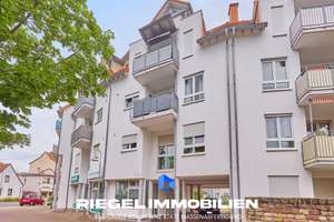 Sie hier? Wir auch! Gepflegte Dachgeschosswohnung mit Balkon und Tiefgaragenstellplatz
