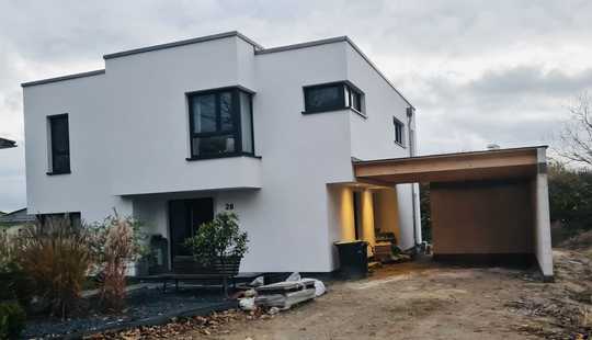 Bild von Stilvolles und neuwertiges Haus im Cubusstil mit Flachdach in Schwerin