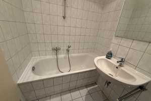 Neue EBK /  im 1. OG mit Laminat- Bad mit Wanne** – Frankenberger Straße 89, 9131 Chemnitz – Vorschaubild 4