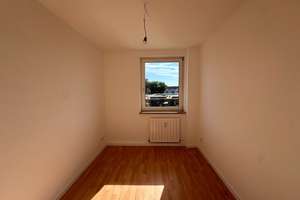Moderne 4-Zimmer-Wohnung mit Balkon in Schweinau zu vermieten  – Ambergerstraße 36, 90441 Hohe Marter, Nürnberg – Vorschaubild 4