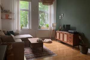 Große 2 Zimmer Wohnung mit Balkon und grüner Hinterhofoase im Herzen der List